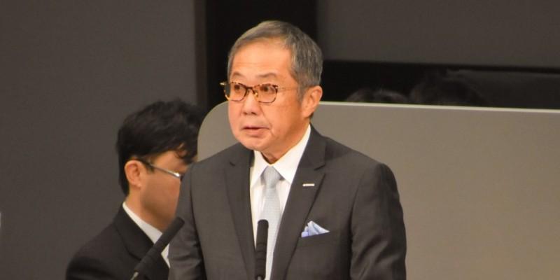 ベネッセHD安達社長「2022年度には売上高6,000億円・営業利益600億円を目指す」 第64期株主総会